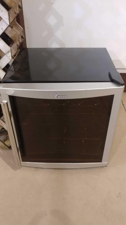 EWAVE WINE FRIDGE (ITEM AT ZIELSDORF AUCTIONS)