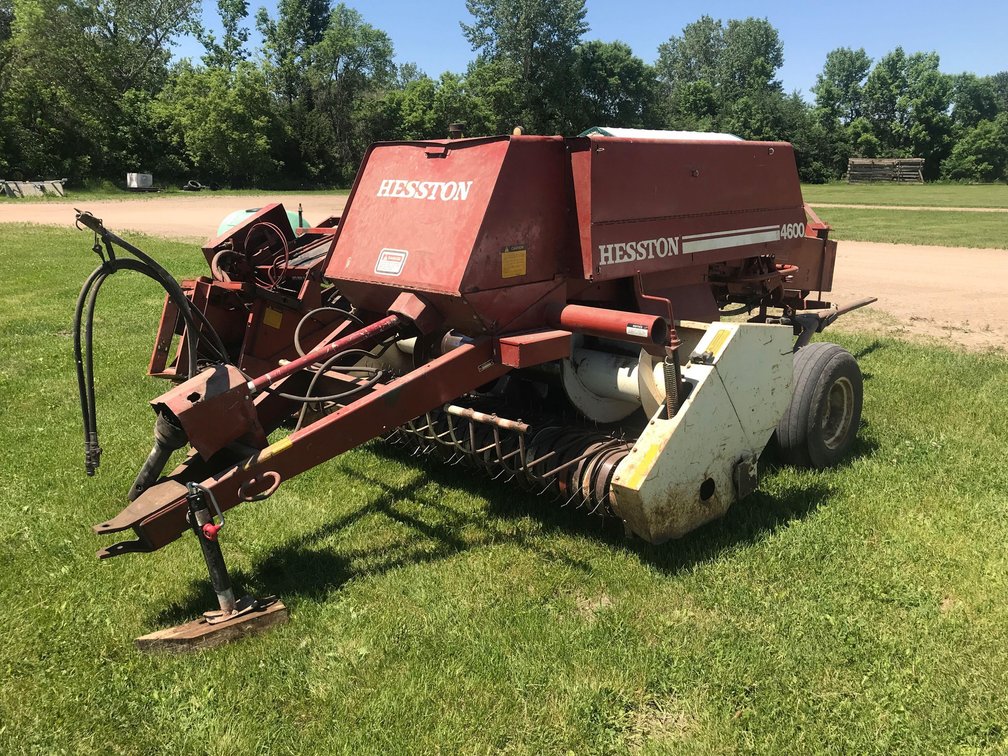HESSTON 4600 SMALL SQUARE BALER INLINE, BALE THROWER, 540 PTO (ITEM AT ZIELSDORF AUCTIONS)