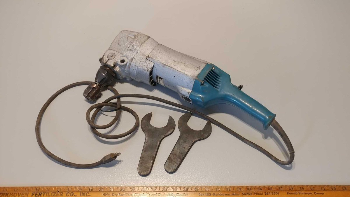 BOSCH NIBBLER 10 GAUGE CAPACITY (ITEM AT ZIELSDORF AUCTIONS)