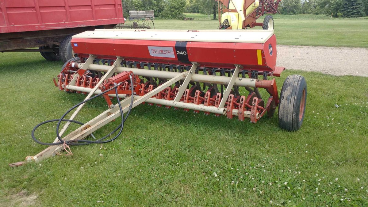 MELROE 240 DRILL, 6" SPACING W/ GRASS SEEDER, HYD LIFT PULL TYPE  (LOCATED AT ZIELSDORF AUCTIONS - B