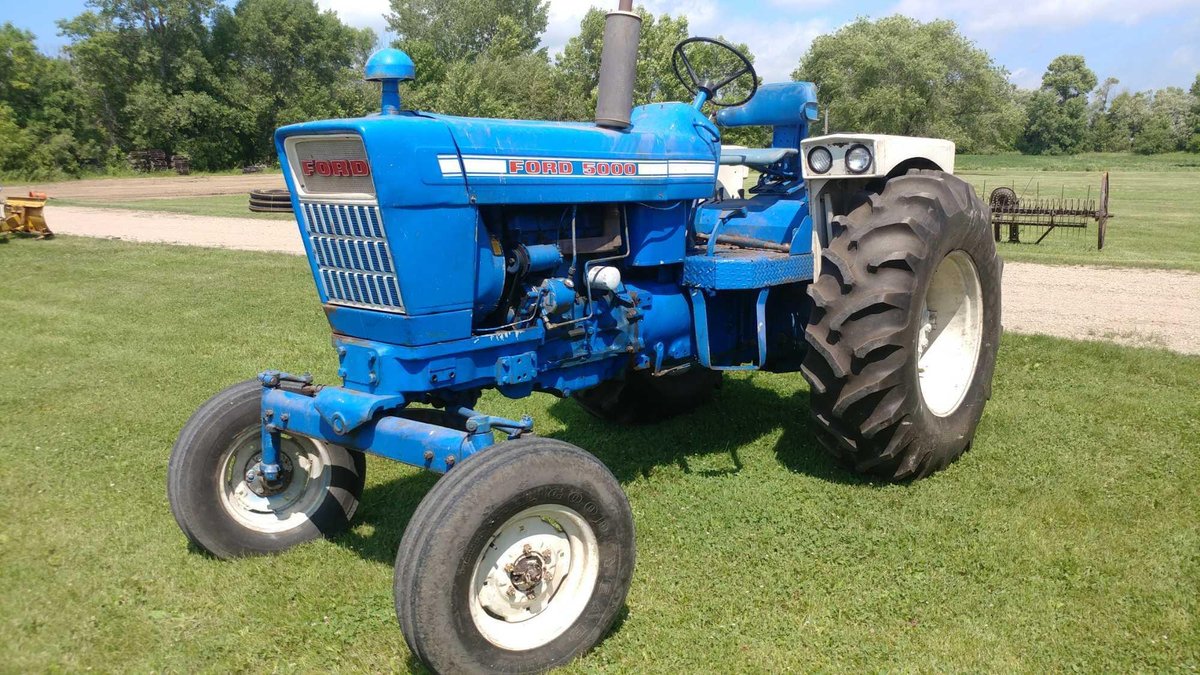 1974 FORD 5000, GAS, 540 PTO, 3 PT, 302 HRS SHOWN, NEW 18.4 - 30 REARS ONE OWNER, NEW BATTERY DROVE TO TOWN , MANUAL IN BACK ROOM   (LOCATED AT ZIELSDORF AUCTIONS - BENSON, MN)