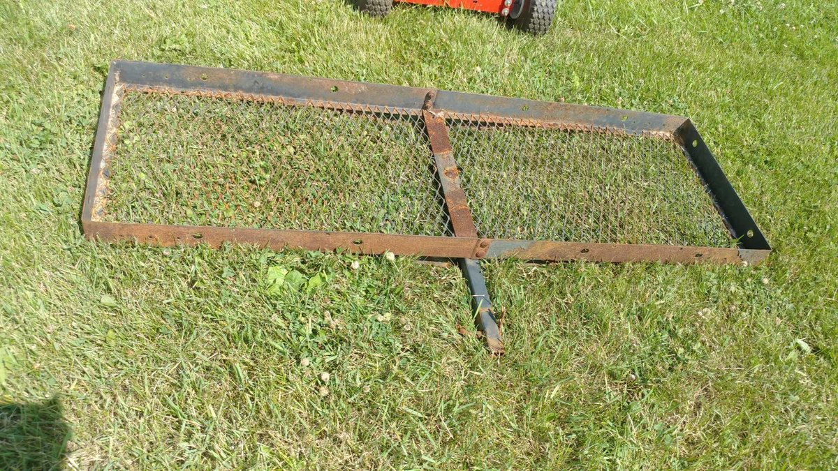 LUGGAGE RACK FOR 1" RECEIVER HITCH (LOCATED AT ZIELSDORF AUCTIONS - BENSON, MN)