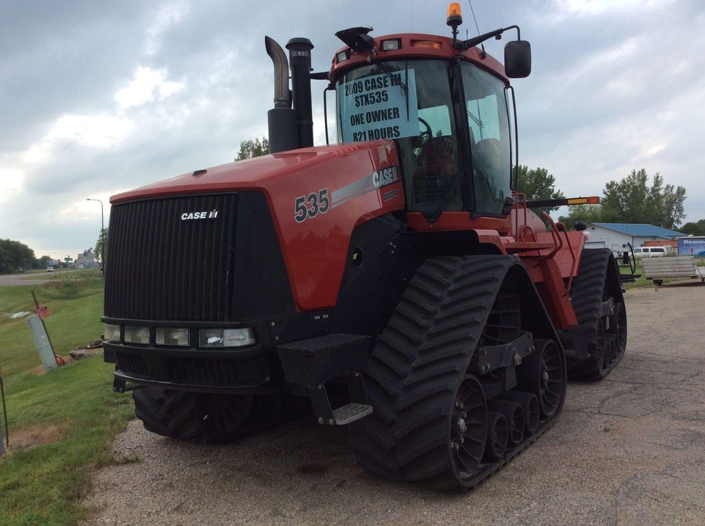 2009 CASE IH 535 QUAD TRACK, 820 HRS, 30IN TRACKS, 16 SPEED POWER SHIFT, LUXURY CAB, HIGH CAPACITY O
