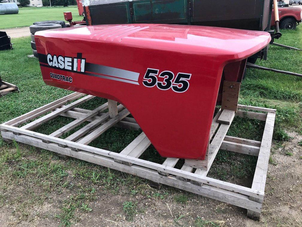 CASE IH 535 HOOD, SOME DAMAGE ON BOTTOM LEFT  (ITEM AT ZIELSDORF AUCTIONS)