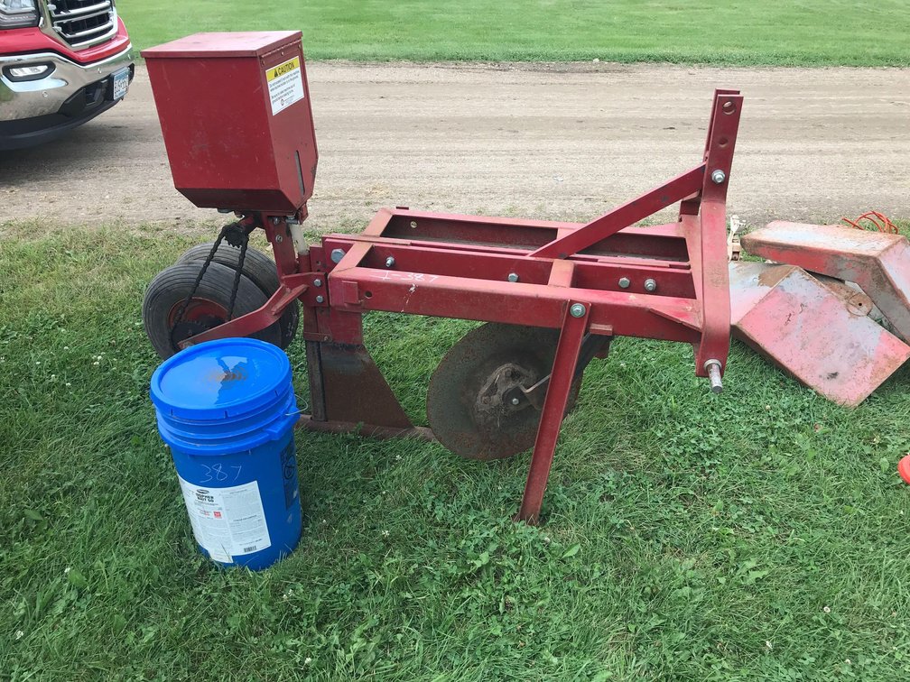 ELSTON 3PT GOPHER GETTER, WITH BUCKET OF POISON (ITEM AT ZIELSDORF AUCTIONS)