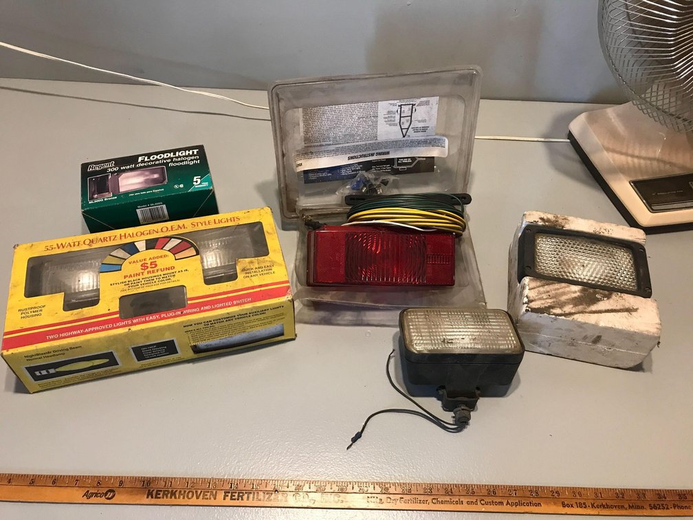 ASSORTMENT OF LIGHTS (ITEM AT ZIELSDORF AUCTIONS)