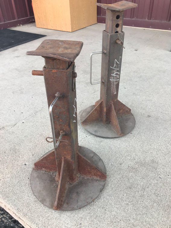 (2) JACK STANDS (ITEM AT ZIELSDORF AUCTIONS)