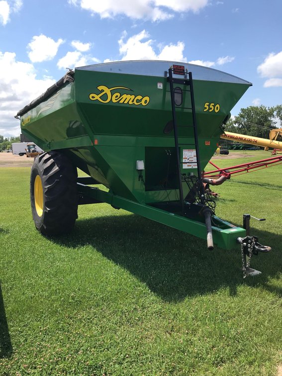 DEMCO 550 GRAIN CART, SCALE, TARP MANUAL IN BACKROOM (LOCATED AT ZIELSDORF AUCTIONS - BENSON, MN)