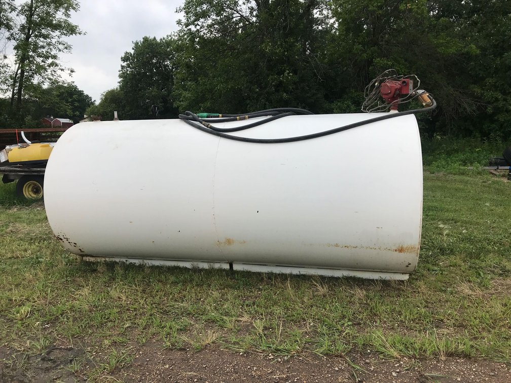 2000 GAL FUEL TANK W/PUMP (LOCATED AT ZIELSDORF AUCTIONS - BENSON, MN)