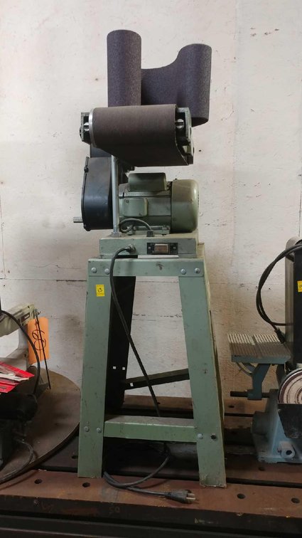 CENTRAL MACHINERY 6" BELT & 9" DISC SANDER