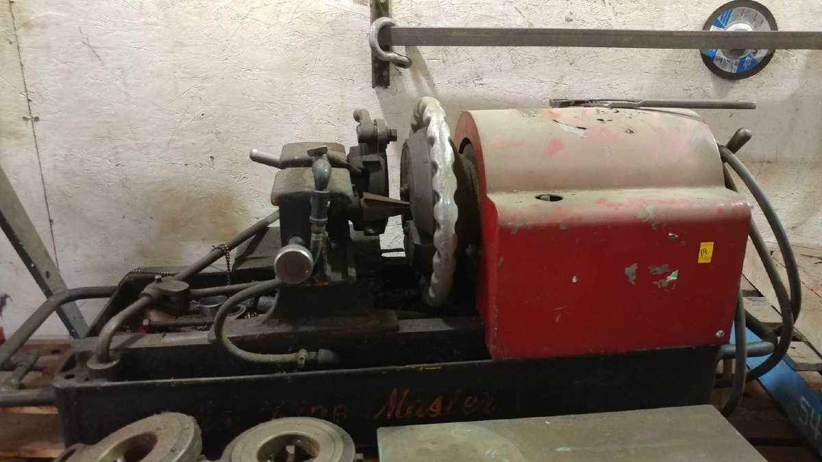 PIPE and DIE THREADER w/STAND & DIES