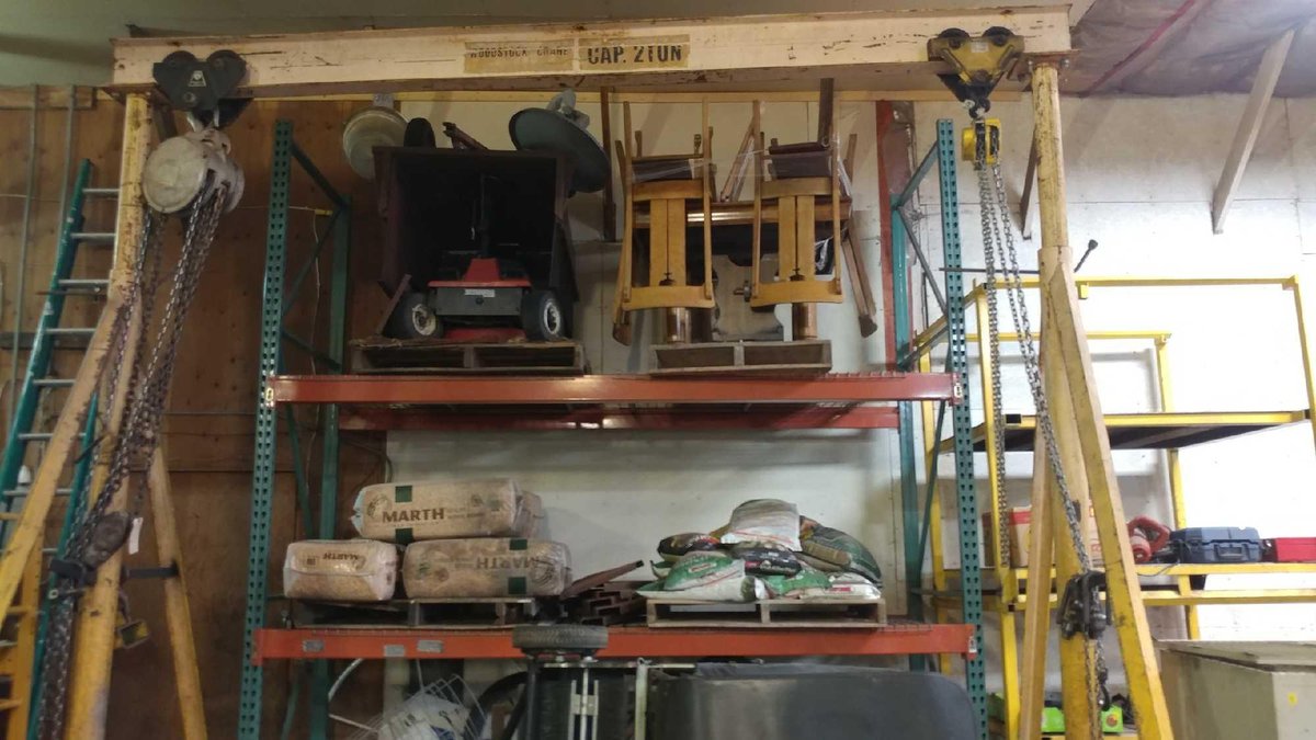 MOVABLE 2 TON SHIP CRANE w/2 HOISTS (2000 LB CAPACITY); ADJUSTABLE HEIGHT; MIN. HEIGHT 115"