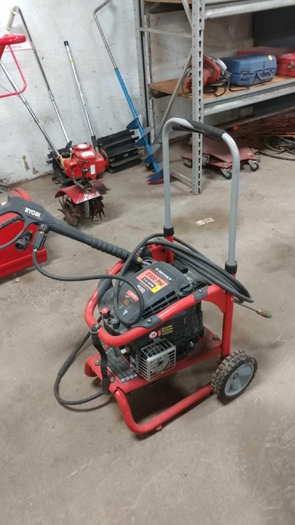 HUSKY PRESSURE WASHER (2200 PSI, 2 GPM)