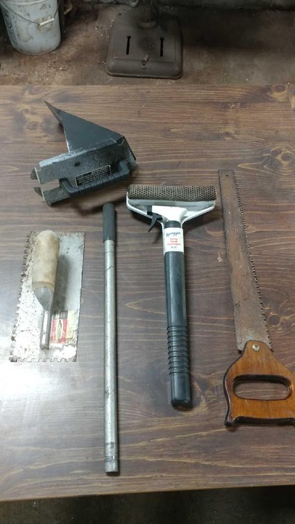 HANDSAW, SQUEEGEE, GROUTING TROWEL, & FLOOR JACK HANDLE