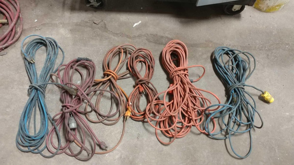 ASSORTMENT OF EXTENSION CORDS (VARIOUS LENGTHS)