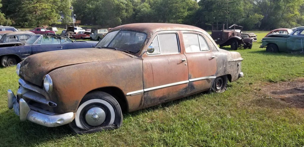 1949 FORD, 4 DOOR, FLATHEAD V8 MOTOR (NO TITLE)