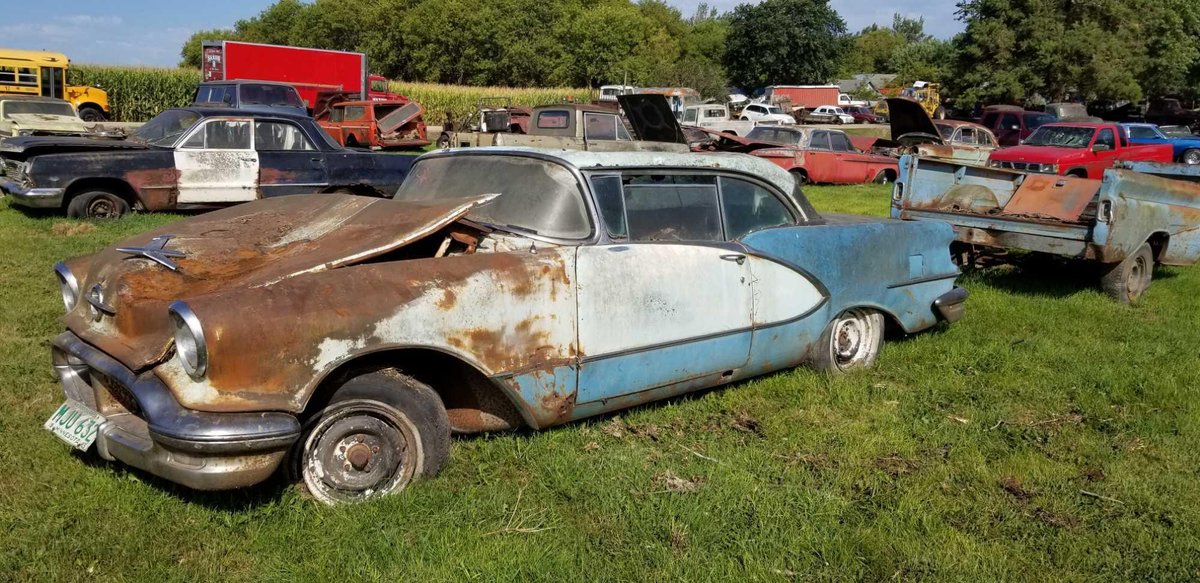 1956 OLDSMOBILE HOLIDAY, 2 DOOR, V8 MOTOR, NO VALVE COVERS ( NO TITLE) 