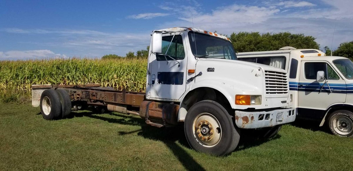 (TITLE) 1995 IH 4700, SINGLE AXLE, DT 466 WITH PTO, 5 SPEED TRANSMISSION, AIR BRAKES RUNS AND DRIVES