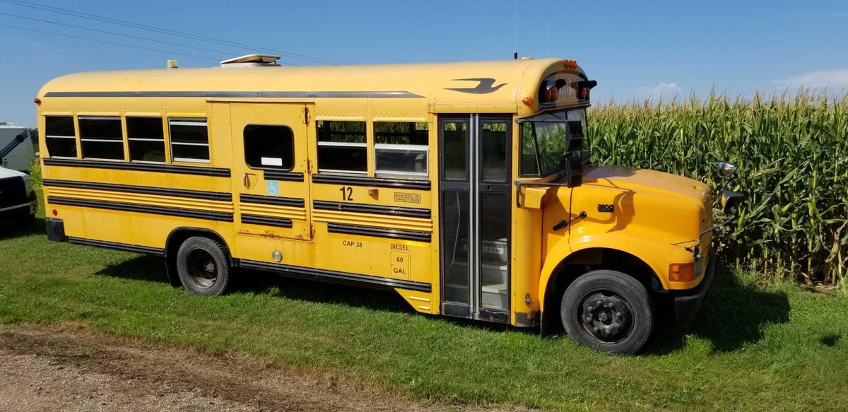 (CAN NOT GUARANTEE TITLE) 2001 IH BLUEBIRD,T444E DIESEL, 7.3 LITER, 32631 MILES, WHEELCHAIR LIFT, 