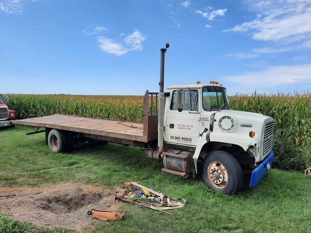 (TITLE) 1994 L1800 SINGLE AXLE FORD IMPLEMENT TRUCK, 6 CYL/CUMMINS, 8.3 LITER, 5 SPEED TRANSMISSION,