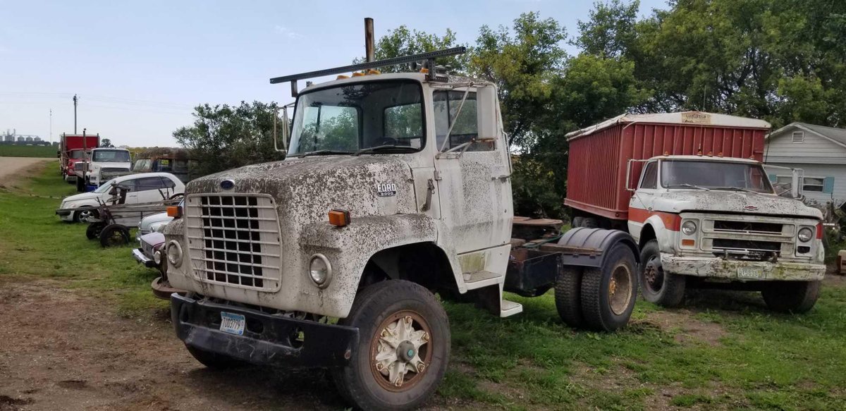 (TITLE) 1985 FORD 8000, 7 SPD SINGLE AXEL, HOLLAND 5TH WHEEL PLATE, 3208 CAT BAD