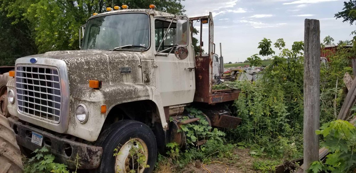 (TITLE) 1986 FORD 8000 3208 CAT, AIR RIDE TAG, PTO BUT NO PUMP, 5X2 SPD, IMPLEMENT BED, BEAVERTAIL, 