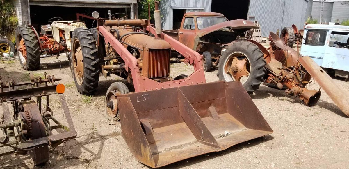 DC CASE WIDE FRONT, 4403153, LOADER & BUCKET, 12.4 X 36 REARS, GOOD TREAD, REAR WHEEL WEIGHTS