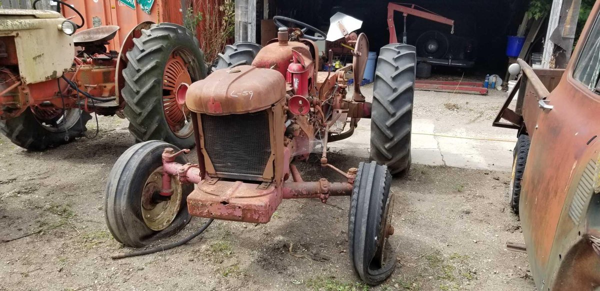 IH TRACTOR WF, NOT COMPLETE, 13.6X28 REARS