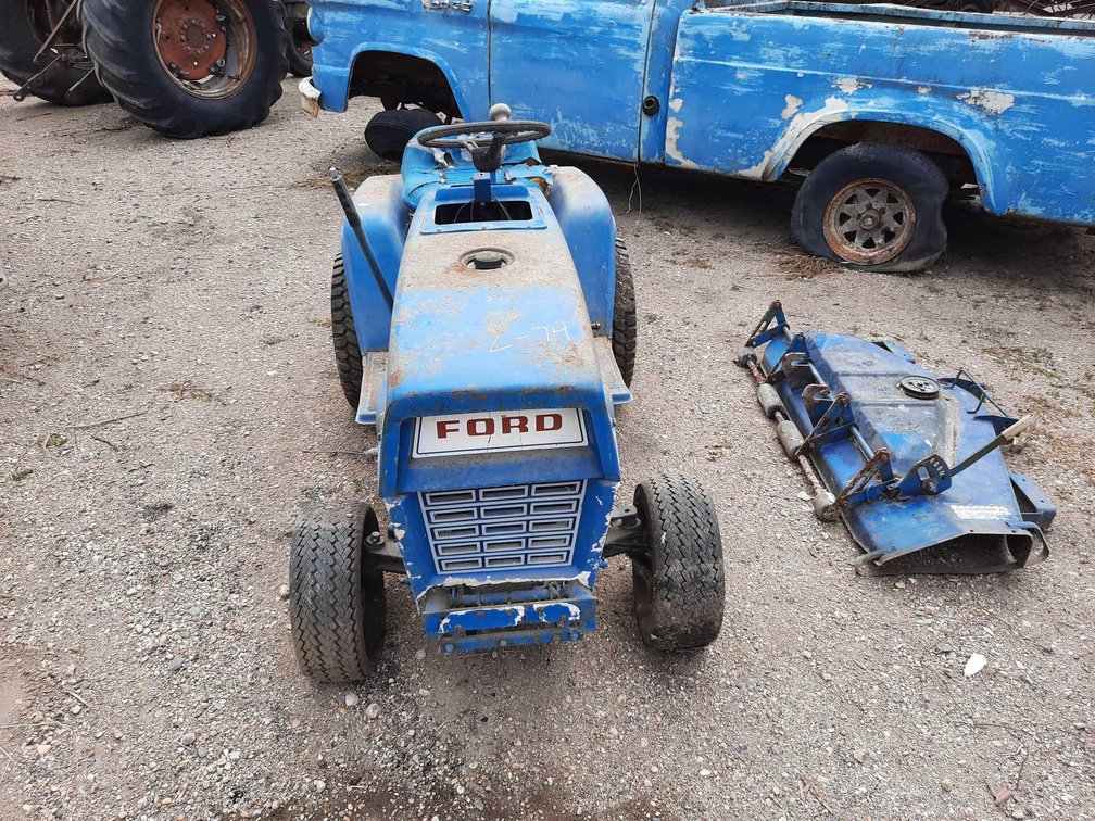 FORD LGT 100 GARDEN TRACTOR WITH DECK, KOHLER ENGINE IS FREE