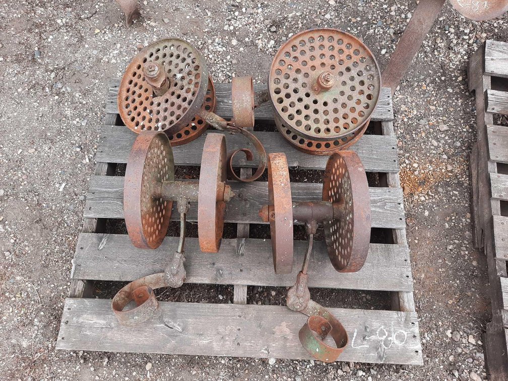 PACKER STEEL WHEELS OFF GRAIN DRILL