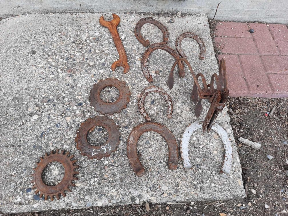 HORSE SHOES & PLANTER PLATES