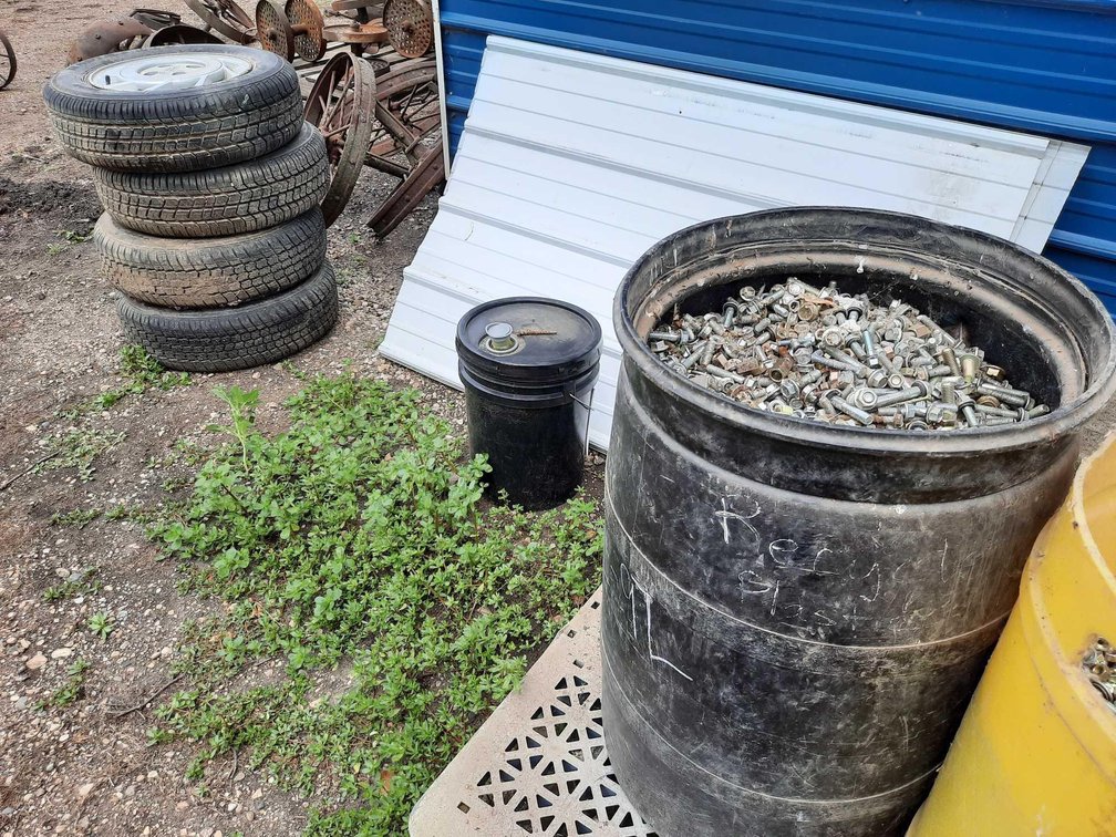 BLACK BARREL OF MISCELLANEOUS BIN BOLTS