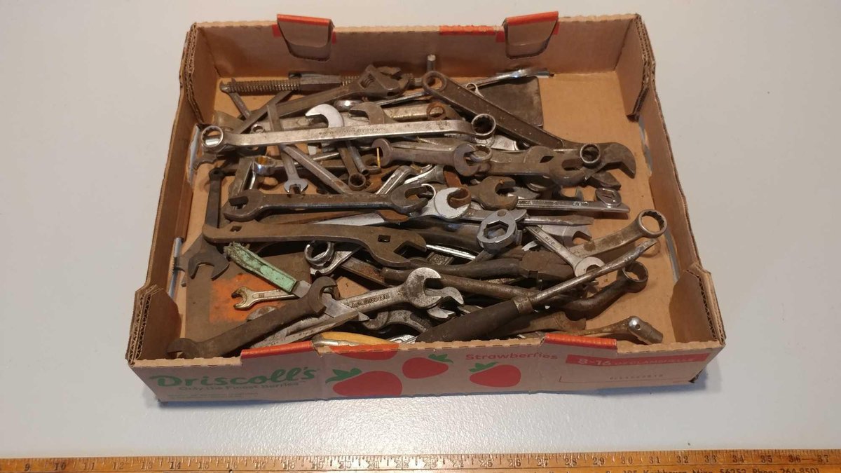 LARGE ASSORTMENT OF WRENCHES (VARIOUS SIZES)