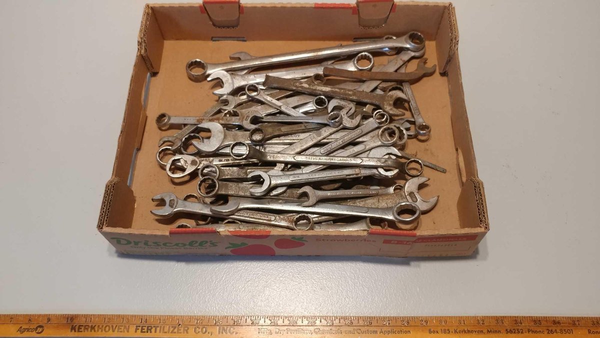 LARGE ASSORTMENT OF WRENCHES (VARIOUS SIZES)