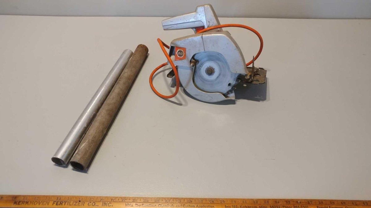 BLACK & DECKER 7 1/4" CIRCULAR SAW and (2) PIPES