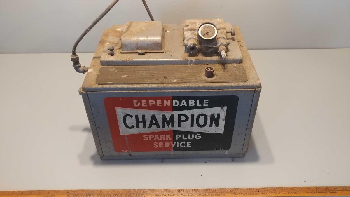 VINTAGE CHAMPION SPARK PLUG TESTER
