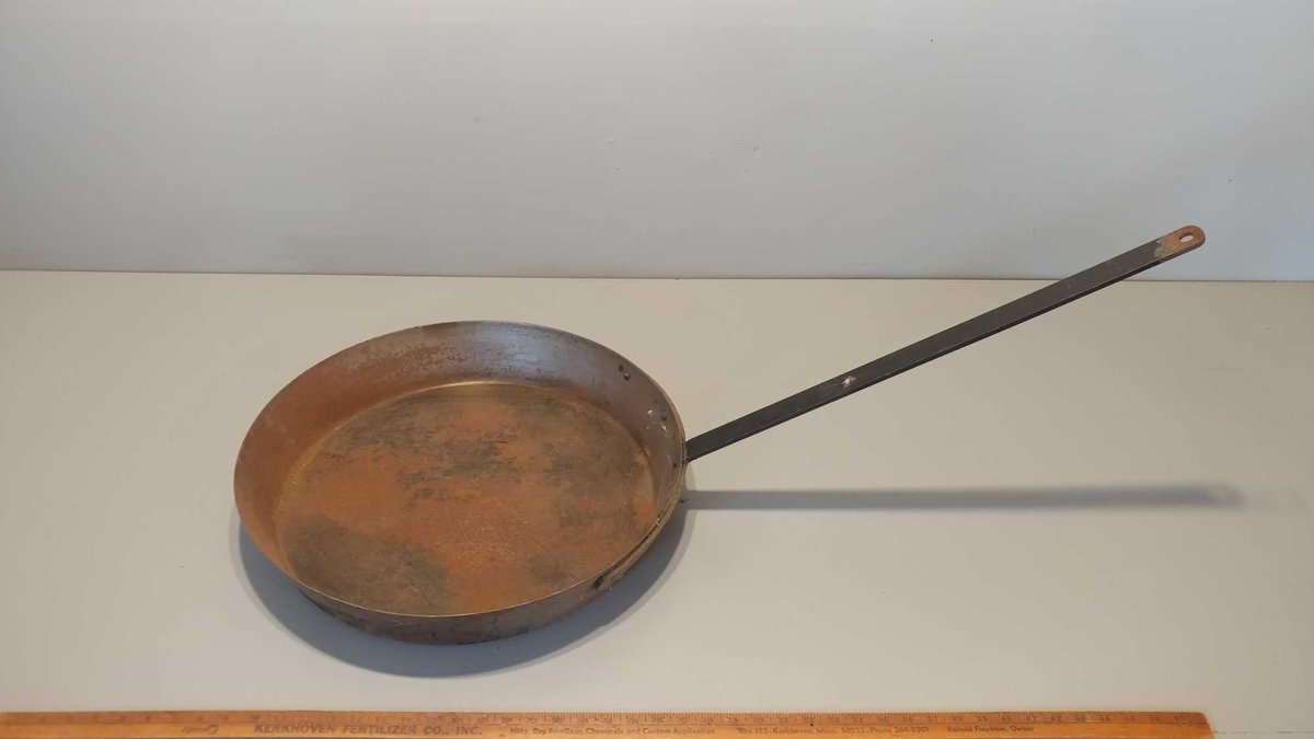 VINTAGE PAELLA SKILLET (20 1/2" DIAM w/24" HANDLE)