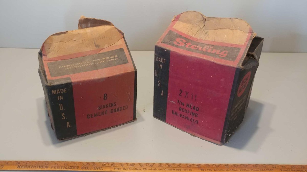 ASSORTMENT OF ROOFING & SINKER NAILS