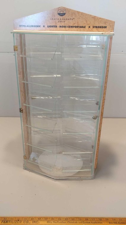 LEACH & GARNER HYPO-ALLERGENIC TURNING DISPLAY CASE