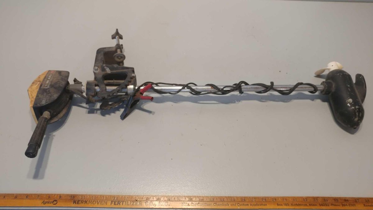 MIN KOTA 15 TROLLING MOTOR (CONTAINS HALF OF THE PROP)