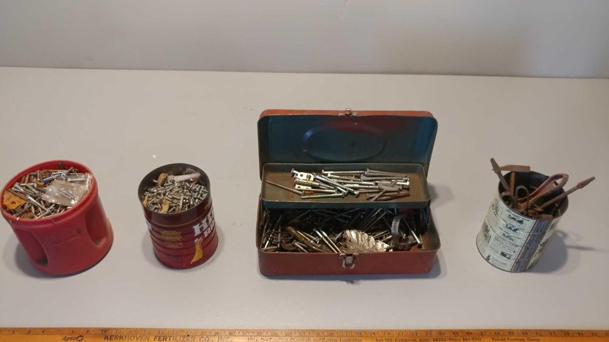 LARGE ASSORTMENT OF SCREWS AND HARDWARE