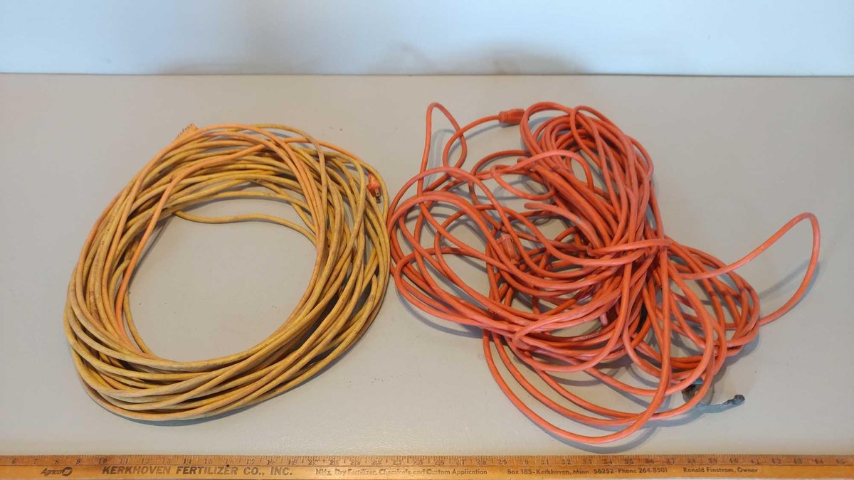 (2) EXTENSION CORDS