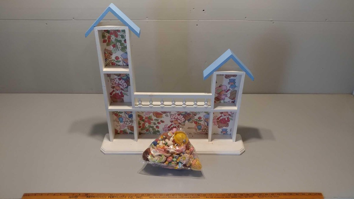 STRAWBERRY SHORTCAKE HANGING DOLL DISPLAY