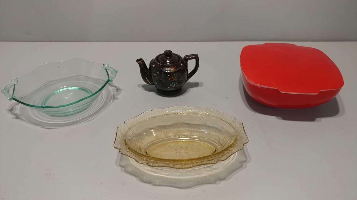 GLASS CASSEROLE DISH, DECORATIVE TEA POT, (2) OTHER GLASS DISHES