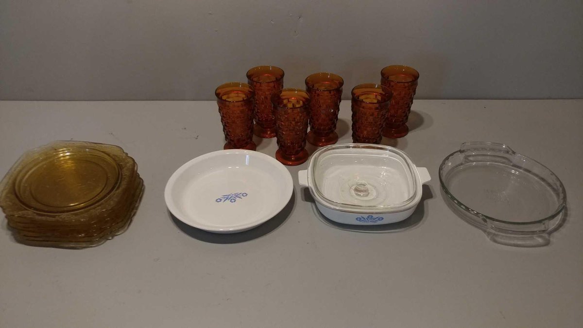 CORNINGWARE CASSEROLE DISH & PIE PLATE, GLASS PIE PLATE, (6) GOLD GLASSES, & (6) LUNCHEON PLATES