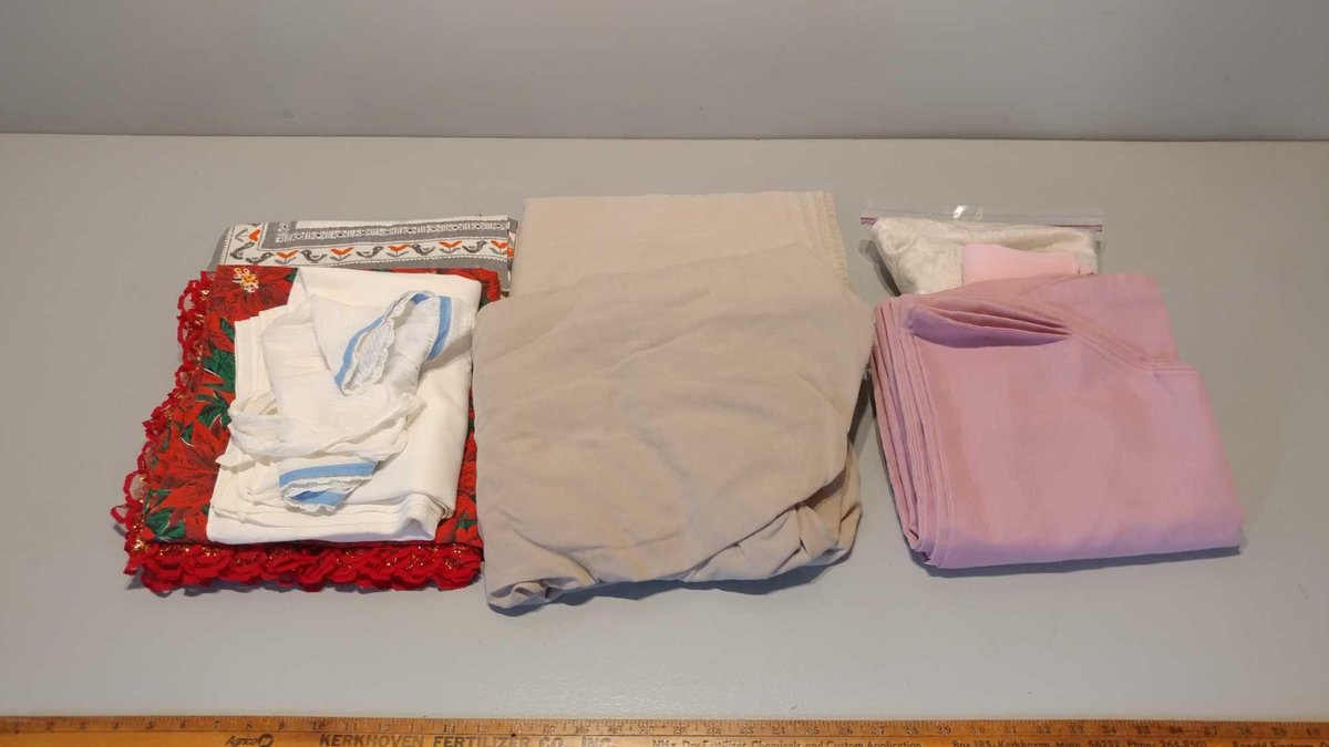 TWIN SHEETS & PILLOW CASES, & ASSORTMENT OF TABLE CLOTHS
