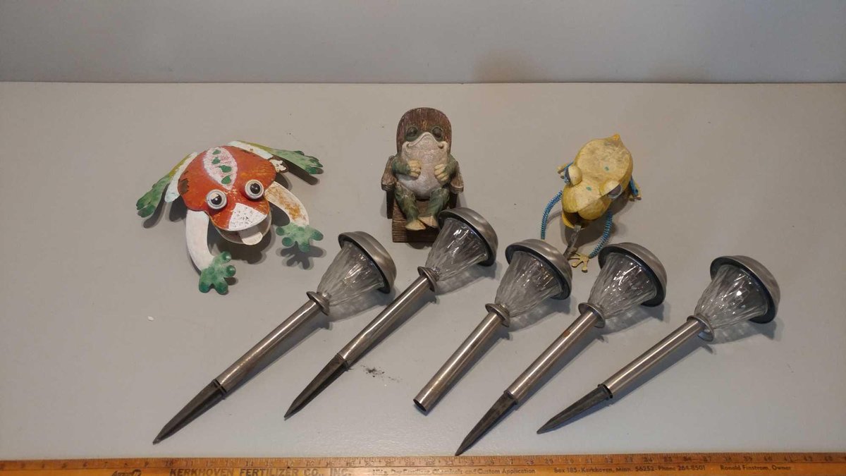 OUTSIDE FROG ORNAMENTS & (5) SOLAR LIGHTS