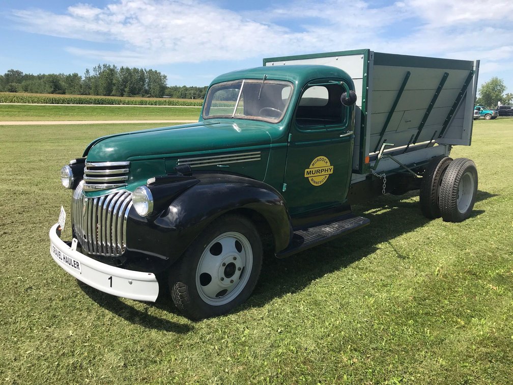 (TITLE) 1946 CHEVY 1 ½ TON TRUCK WITH CENTER DUMP SHOP BUILT GRAVEL BOX, 216 CU STRAIGHT 6, 6 VOLT, 