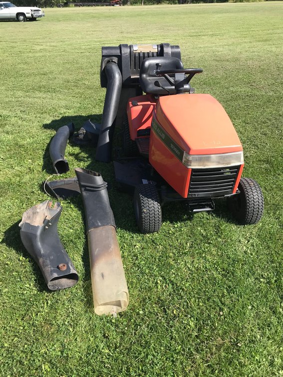 AGCO ALLIS 1614VH 14 HP VANGUARD 38” MOWER WITH BAGGER