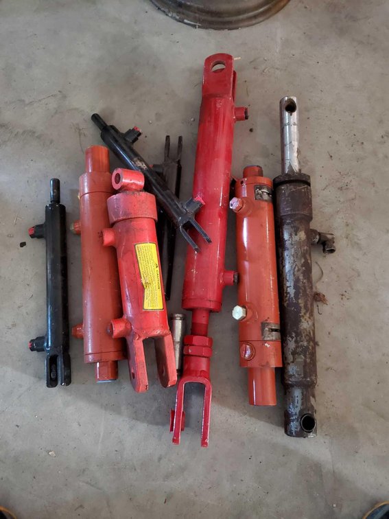 (8) HYDRAULIC CYLINDERS, VARIOUS LENGTHS & SIZES